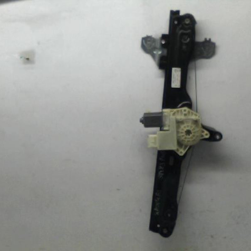 Leve vitre electrique avant gauche NISSAN QASHQAI 2