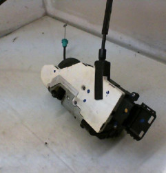 Serrure avant droit PEUGEOT 207