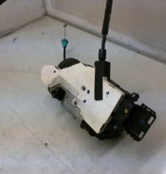 Serrure avant droit PEUGEOT 207 Photo n°5