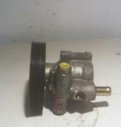 Pompe de direction RENAULT LAGUNA 2 Photo n°1