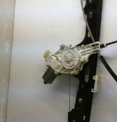 Leve vitre electrique avant droit BMW SERIE 1 E87 Photo n°5