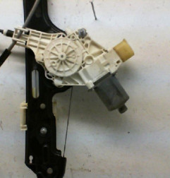 Leve vitre electrique avant gauche BMW SERIE 1 E87 Photo n°3