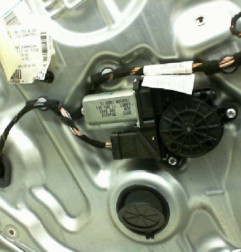 Leve vitre electrique arriere gauche FIAT CROMA 2 Photo n°1