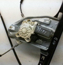 Leve vitre electrique avant gauche MERCEDES CLASSE C 203 COUPE SPORT Photo n°3