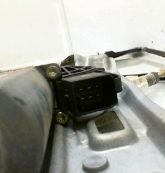 Leve vitre electrique avant gauche MERCEDES CLASSE C 203 COUPE SPORT Photo n°3