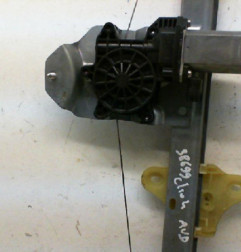 Leve vitre electrique avant droit RENAULT CLIO 4 Photo n°3