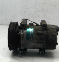 Compresseur clim RENAULT SAFRANE Photo n°1