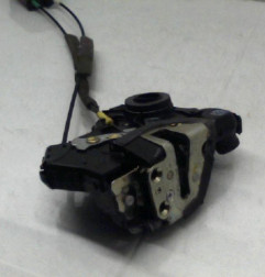 Serrure avant droit TOYOTA COROLLA VERSO 2 Photo n°1