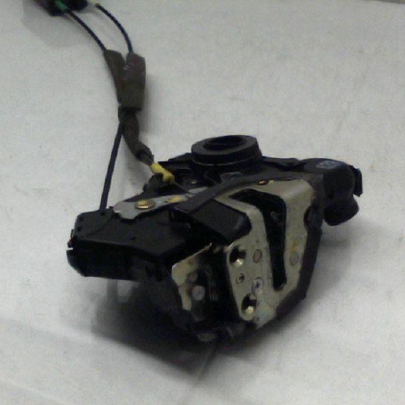 Serrure avant droit TOYOTA COROLLA VERSO 2