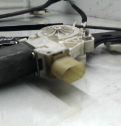 Leve vitre electrique avant gauche BMW SERIE 1 E87 Photo n°3