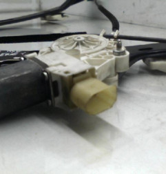 Leve vitre electrique avant gauche BMW SERIE 1 E87 Photo n°6