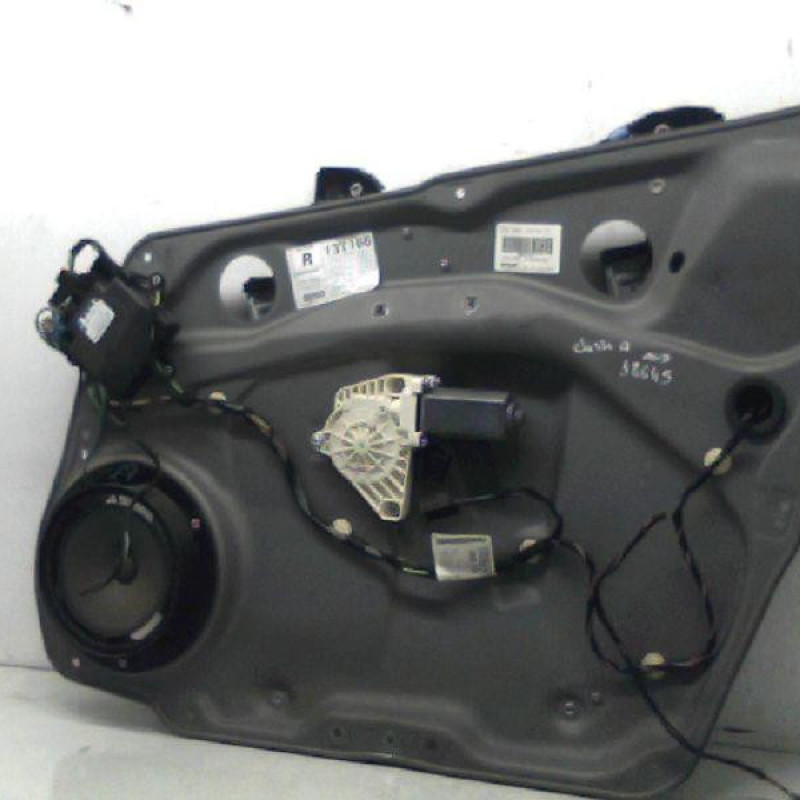 Leve vitre electrique avant droit MERCEDES CLASSE A 169
