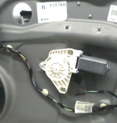 Leve vitre electrique avant droit MERCEDES CLASSE A 169 Photo n°3