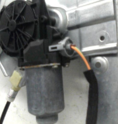 Leve vitre electrique avant gauche RENAULT CLIO 3 Photo n°3