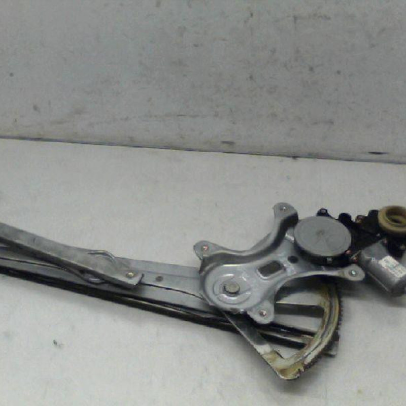 Leve vitre electrique avant droit TOYOTA COROLLA VERSO 2