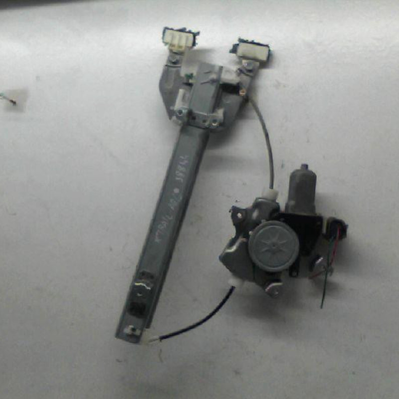 Leve vitre electrique arriere gauche NISSAN X-TRAIL 2