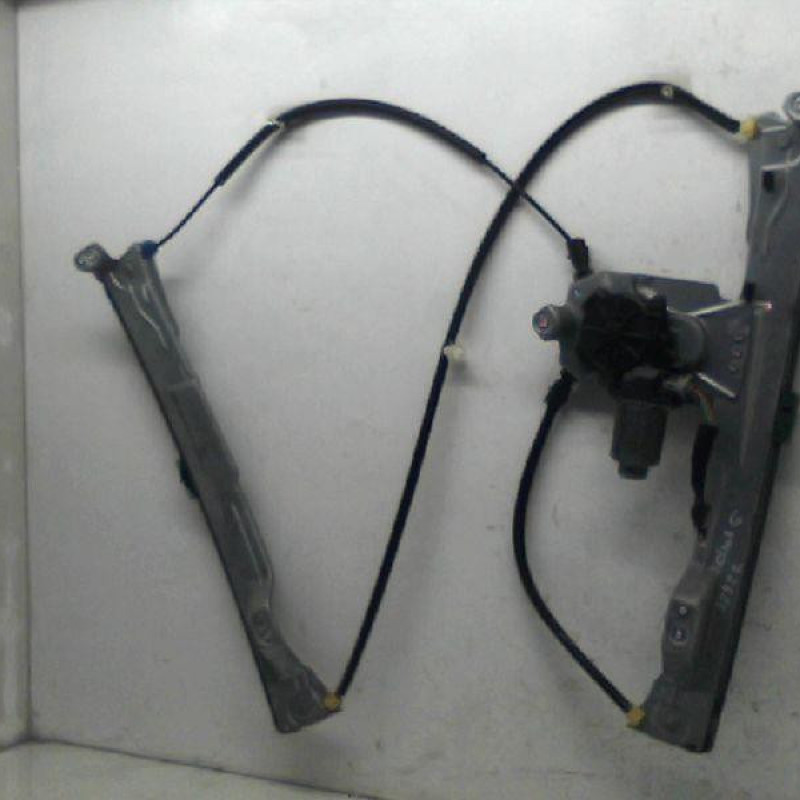 Leve vitre electrique avant gauche RENAULT CLIO 3