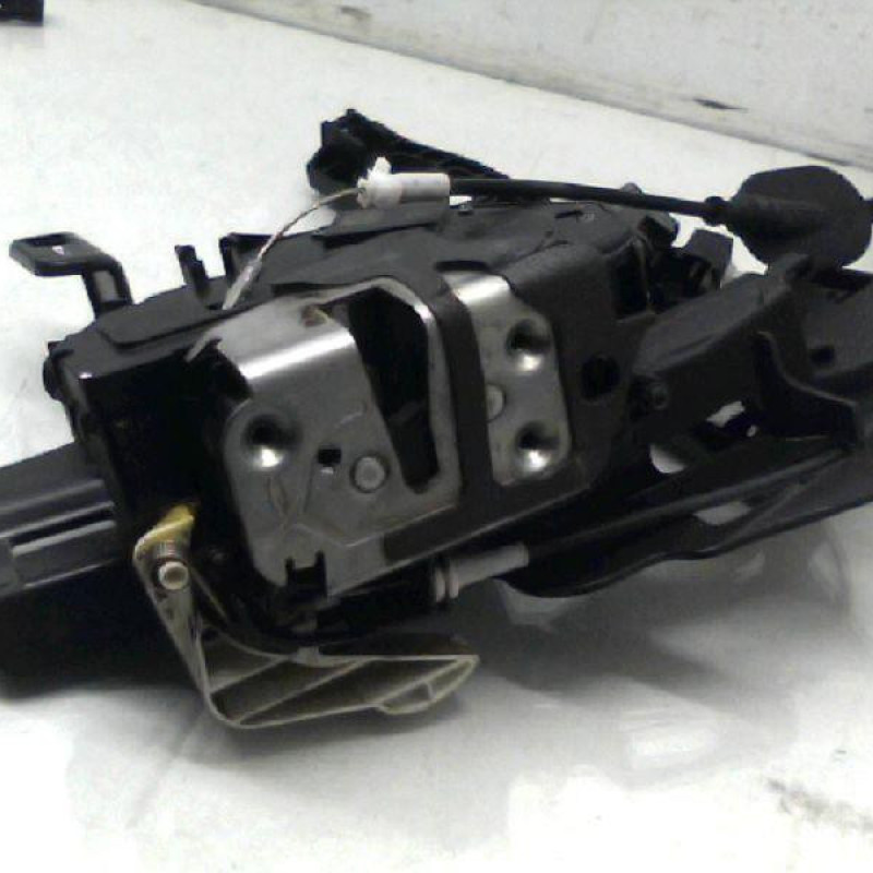 Serrure avant droit FORD FIESTA 6