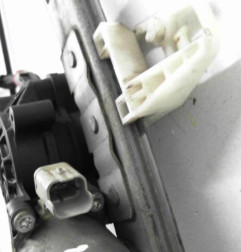 Leve vitre electrique avant gauche PEUGEOT 206+ Photo n°3