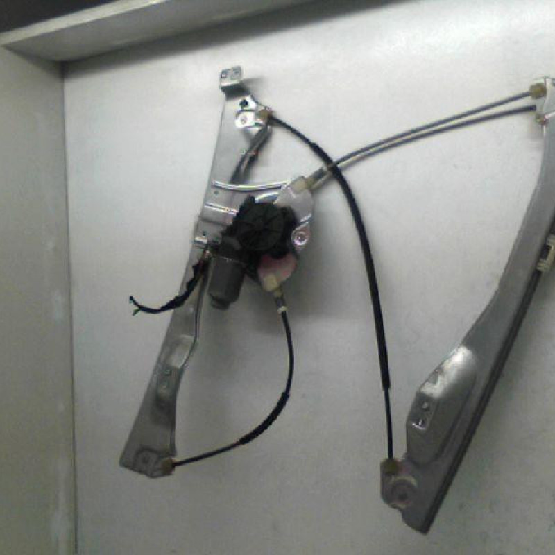 Leve vitre electrique avant droit RENAULT CLIO 3