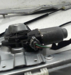 Leve vitre electrique avant droit RENAULT CLIO 3 Photo n°6