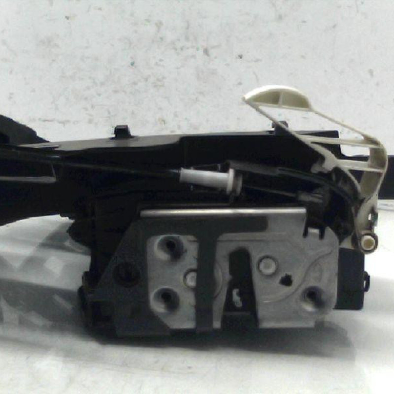 Serrure avant droit FORD FIESTA 6