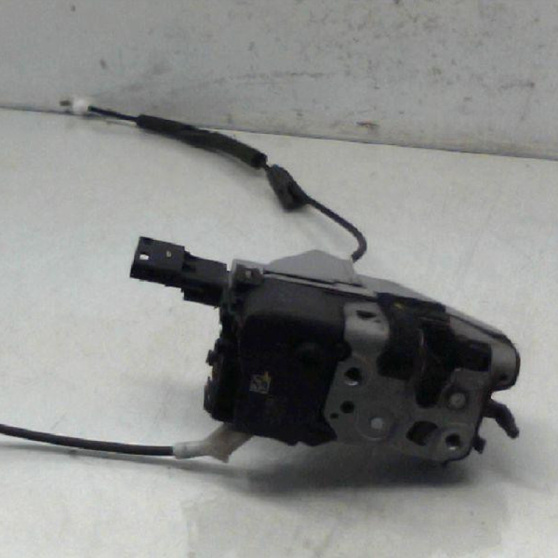 Serrure arriere droit PEUGEOT 5008 1