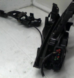 Serrure avant droit FORD FOCUS 2