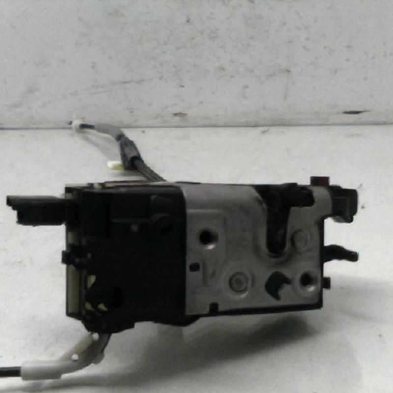 Serrure arriere droit PEUGEOT 208 1
