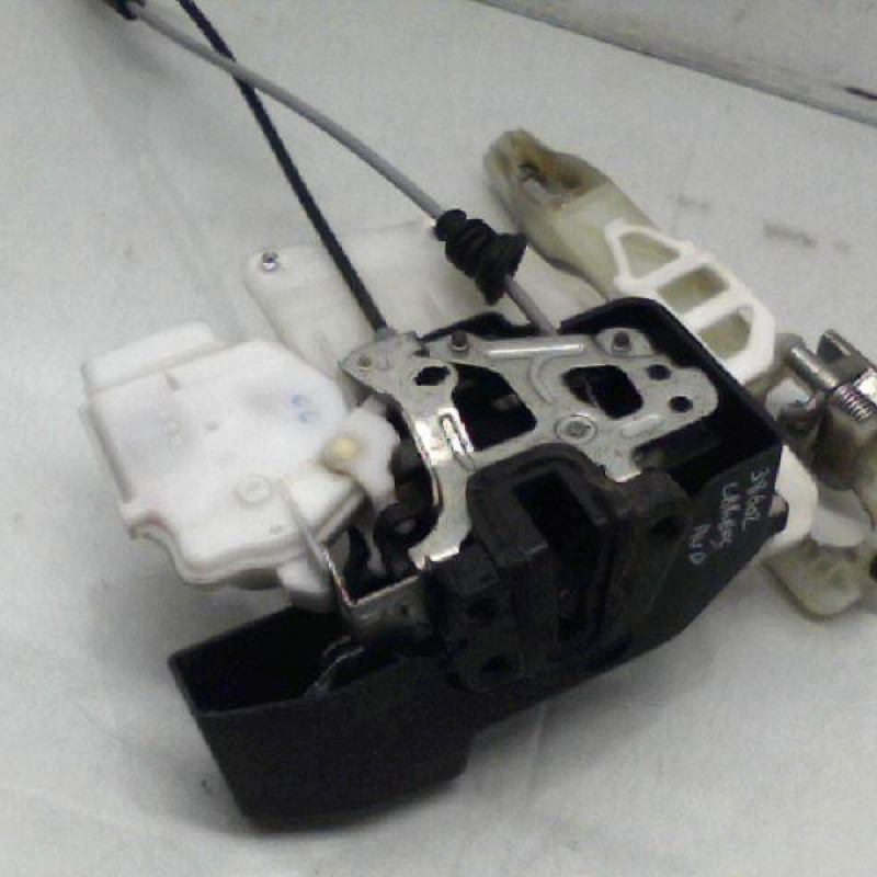 Serrure avant droit KIA CARENS 3