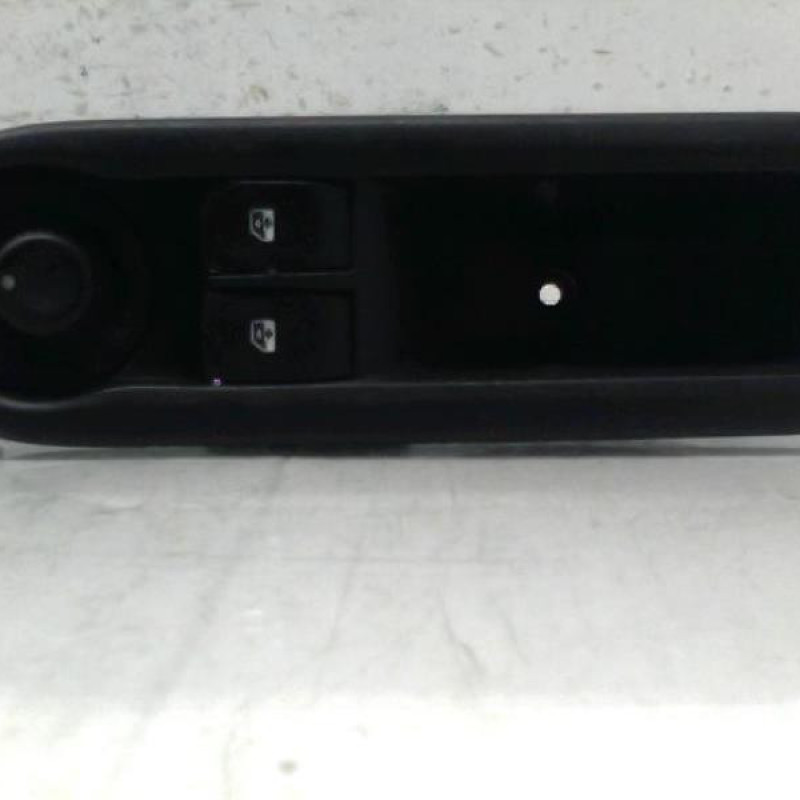 Interrupteur de leve vitre avant gauche RENAULT CLIO 3