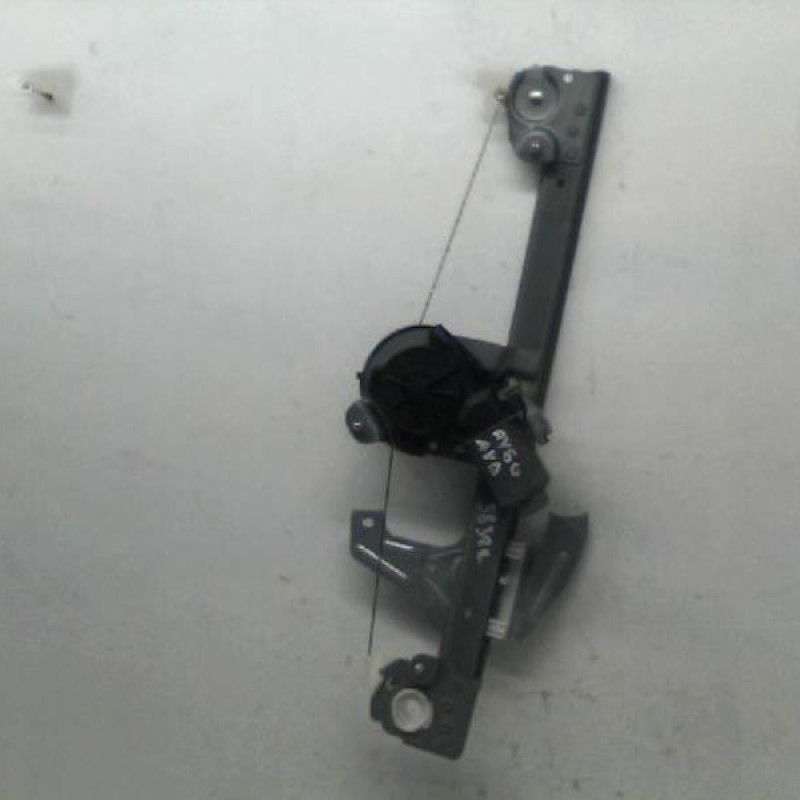 Leve vitre electrique avant droit TOYOTA AYGO 1