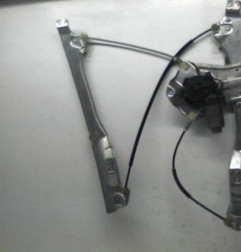 Leve vitre electrique avant gauche RENAULT CLIO 3 Photo n°1