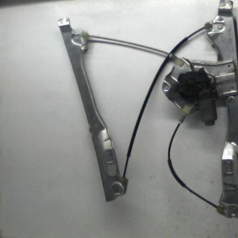 Leve vitre electrique avant gauche RENAULT CLIO 3