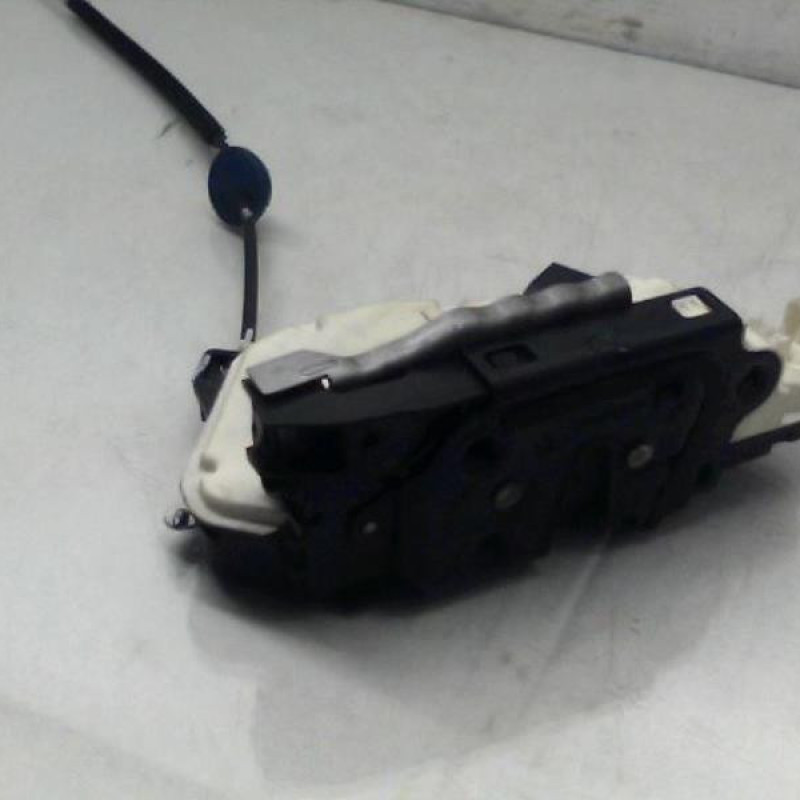 Serrure avant gauche VOLKSWAGEN SCIROCCO 3