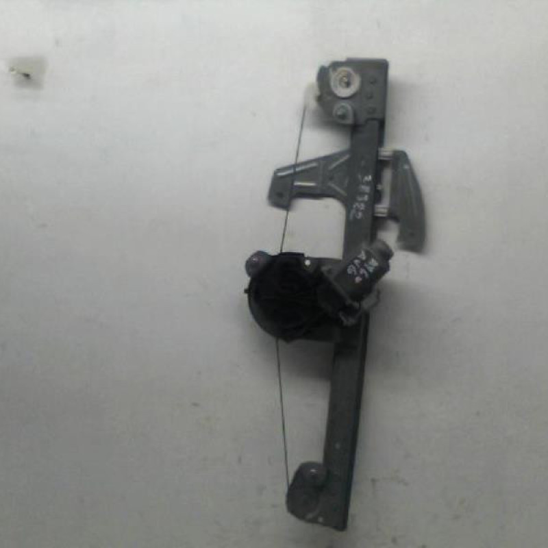 Leve vitre electrique avant gauche TOYOTA AYGO 1