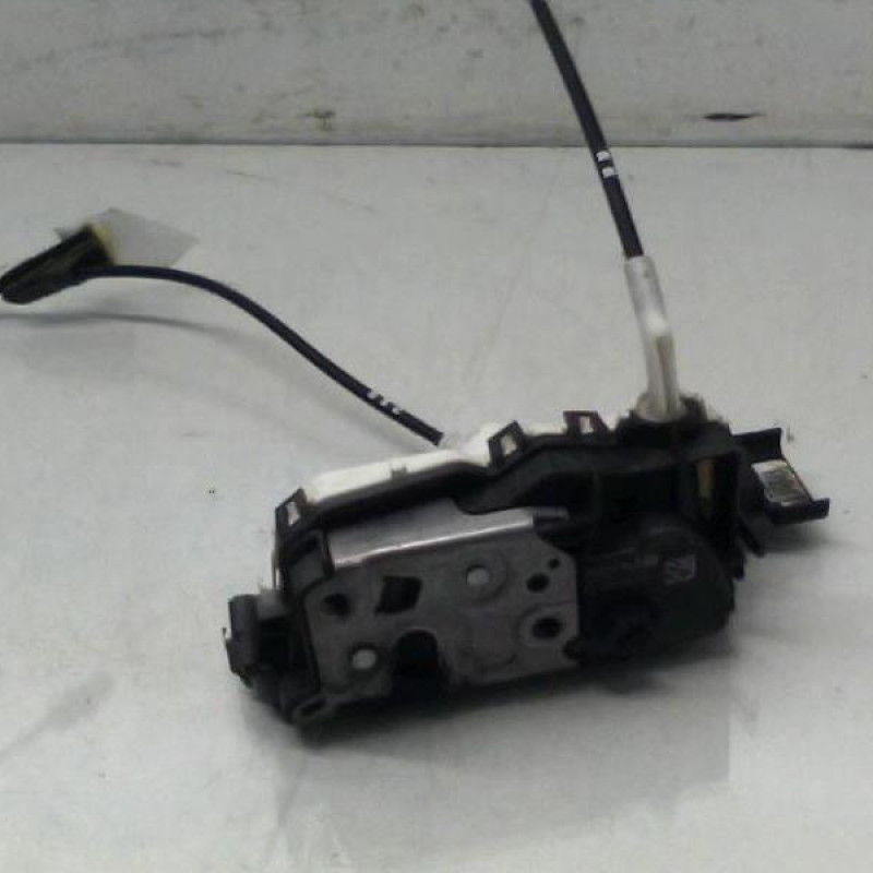 Serrure avant droit PEUGEOT 5008 1