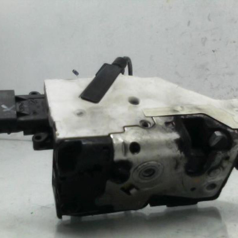 Serrure avant droit PEUGEOT 207+