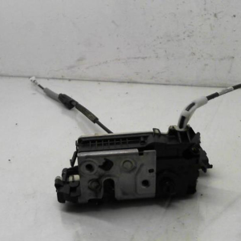 Serrure arriere droit PEUGEOT 208 1