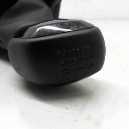 Pommeau de vitesses PEUGEOT 208 1