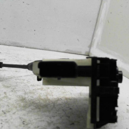 Serrure arriere droit PEUGEOT 208 1