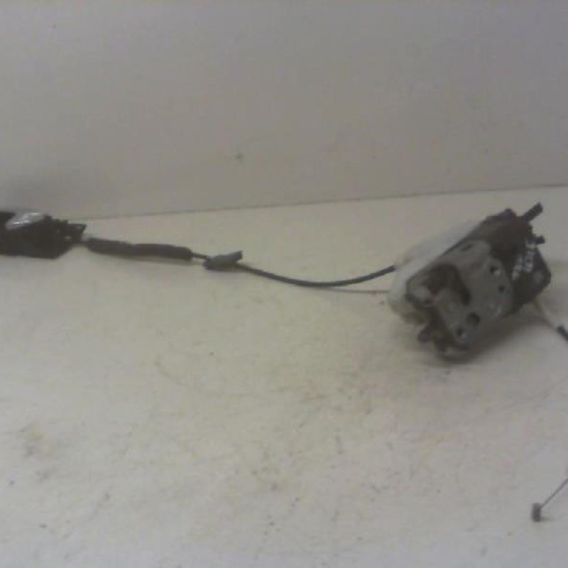 Serrure arriere gauche PEUGEOT 3008 1