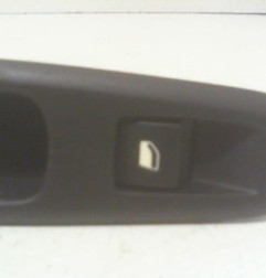 Interrupteur de leve vitre arriere droit PEUGEOT 3008 1