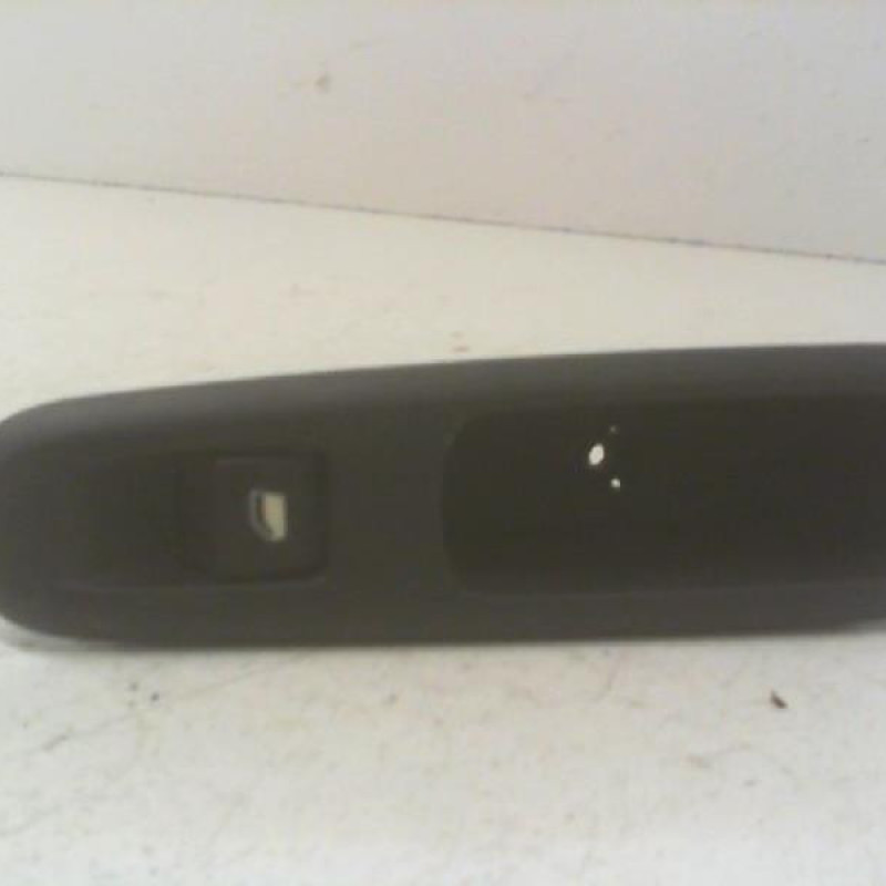 Interrupteur de leve vitre arriere gauche PEUGEOT 3008 1