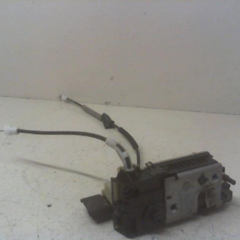 Serrure arriere gauche PEUGEOT 208 1