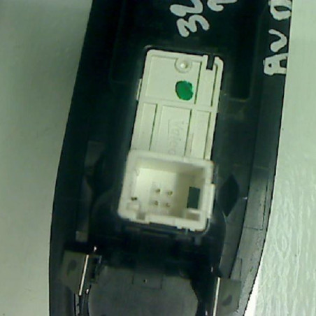 Interrupteur de leve vitre avant droit PEUGEOT 2008 1