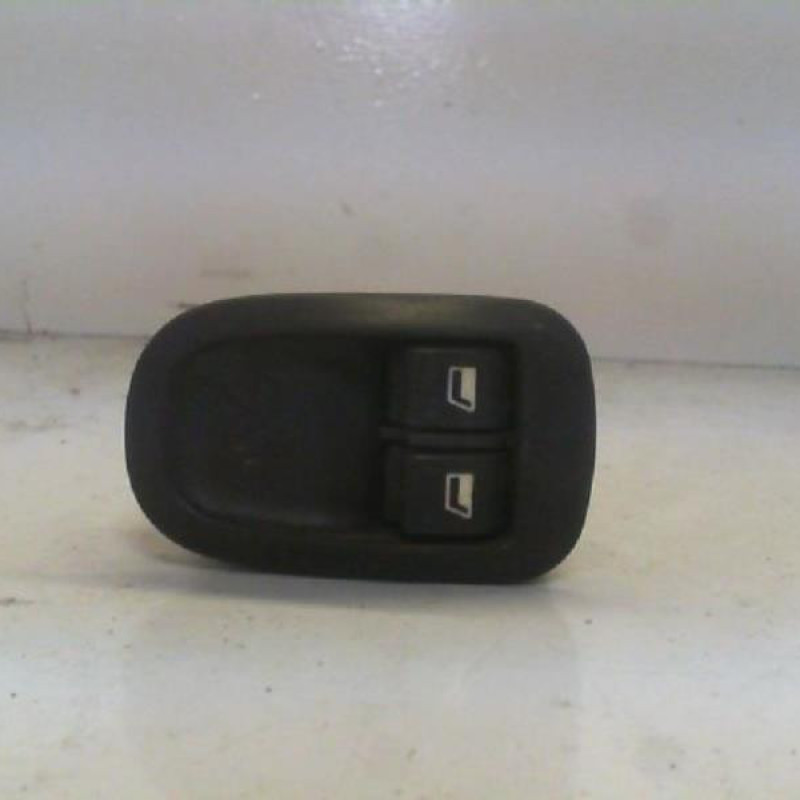 Interrupteur de leve vitre avant gauche PEUGEOT 206