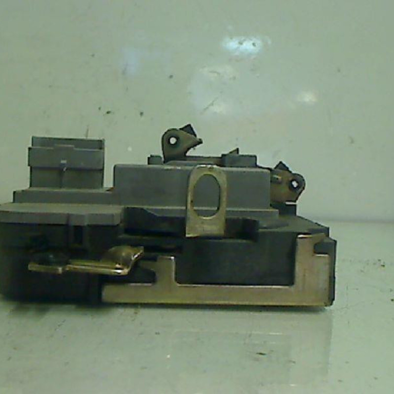 Serrure avant droit PEUGEOT 206