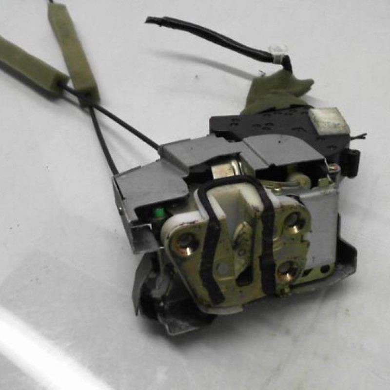 Serrure avant gauche SUBARU LEGACY 4