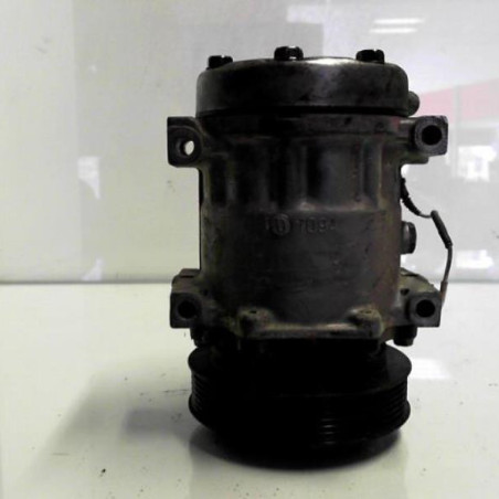 Compresseur clim RENAULT LAGUNA 1 Photo n°1